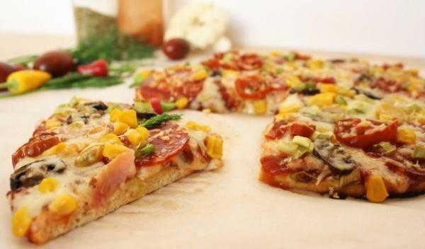 Pizza cu blat de conopidă