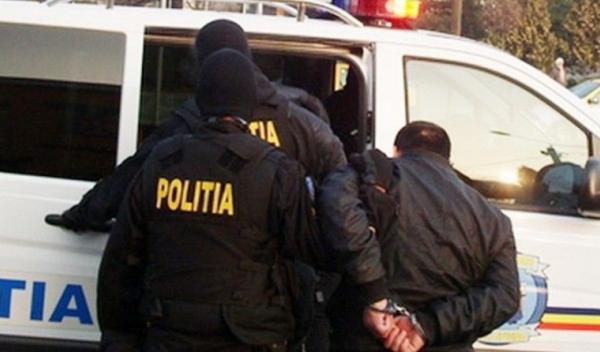 cercetat-pentru-furt