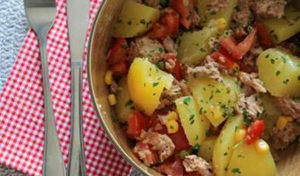 salata-de-cartofi-ton-si-rosii