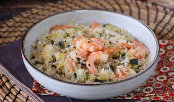 salata-de-orez-cu-creveti