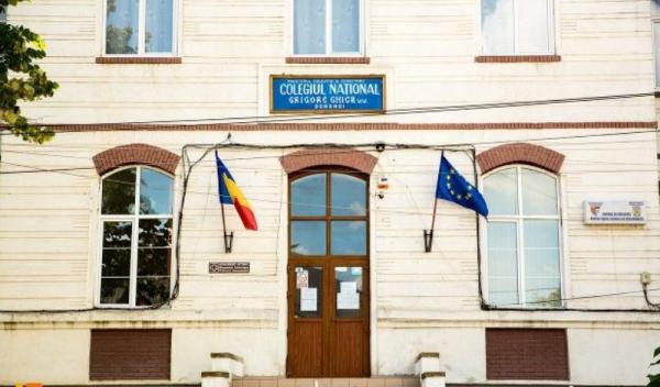 intrarea-in-colegiul-national-grigore-ghica-din-dorohoi-judetul-botosani