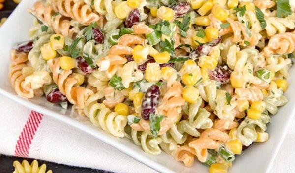 salata-de-paste-in-stil-mexican-o