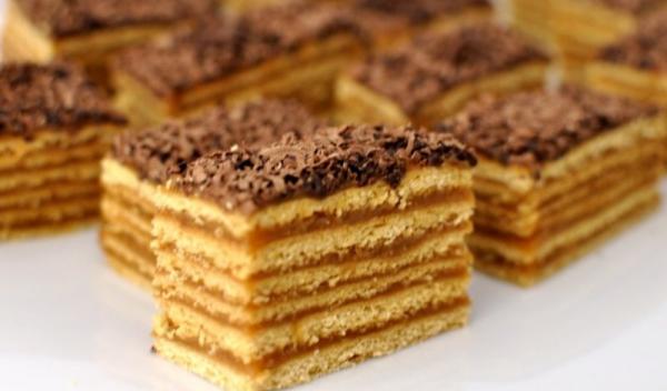 prajitura-cu-foi-cu-miere-si-crema-caramel