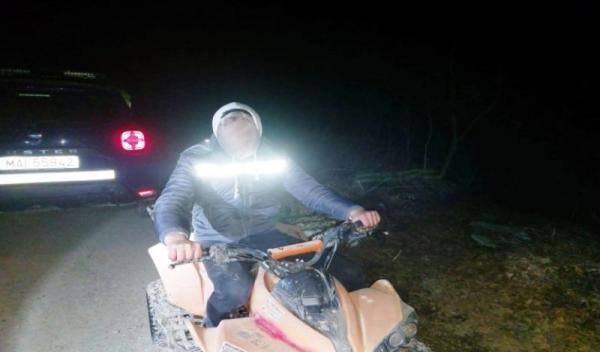 Deşi nu avea dreptul de a conduce, depistat la volanul unui ATV neînmatriculat
