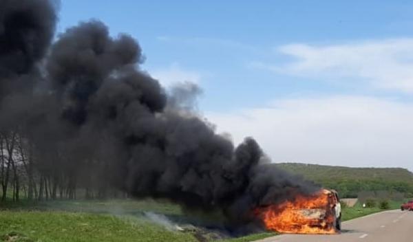 Incendiu microbuz