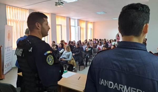 Activitate jandarmi Liceul Regina Maria_10