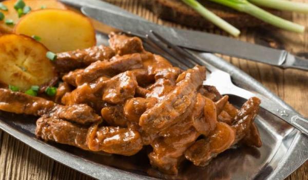rețeta-originală-vită-Stroganoff