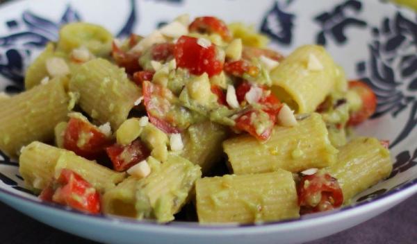 paste-cu-crema-de-avocado