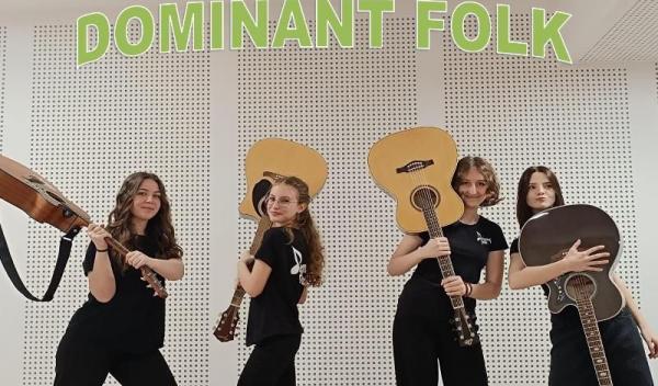 DOMINANT FOLK - FOTO cu BETTY