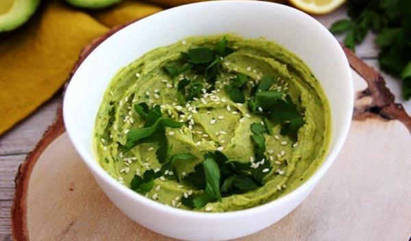 humus-cu-avocado