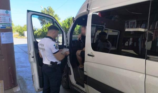 A fost convins să plătească 7.000 euro pentru un document fals