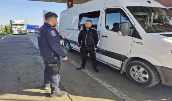 A plătit 200 de dolari pentru a deveni șofer fals