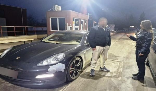 Autoturism depistat la PTF Stânca