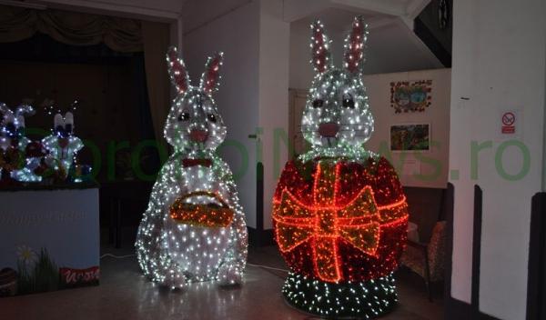 Expozitie ornamente stradale pentru sarpatorile pascale_01