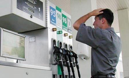 Rompetrol scumpeşte din nou benzina