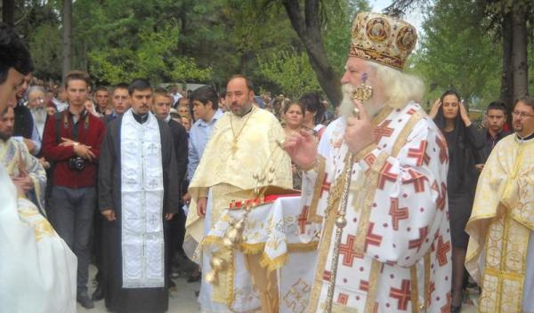 Comanesti-biserica