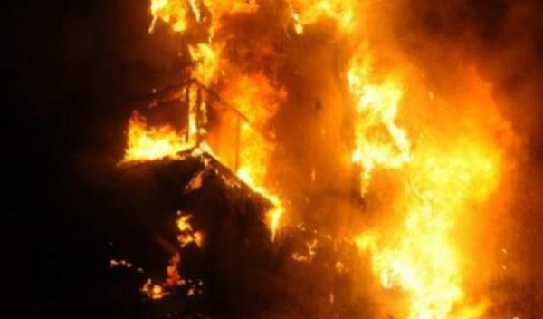 casa incendiata