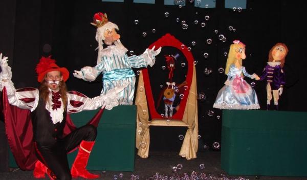 Teatrul pentru Copii şi Tineret Vasilache Botoșani, MOTANUL ÎNCĂLŢAT