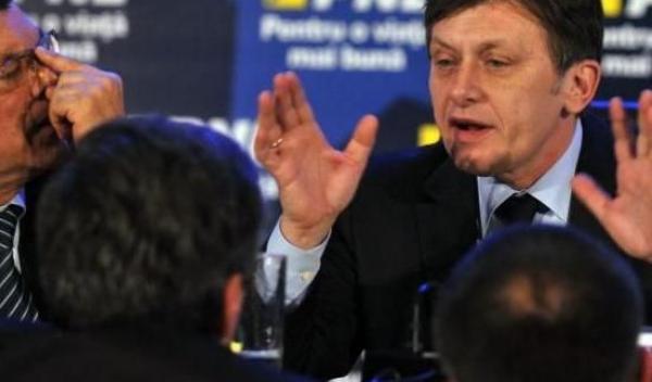 Antonescu se mută în altă familie