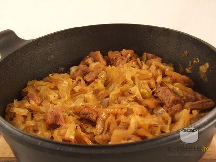 Mâncare de varză cu carne de porc