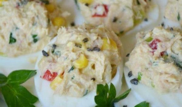 oua-umplute-cu-salata-de-ton