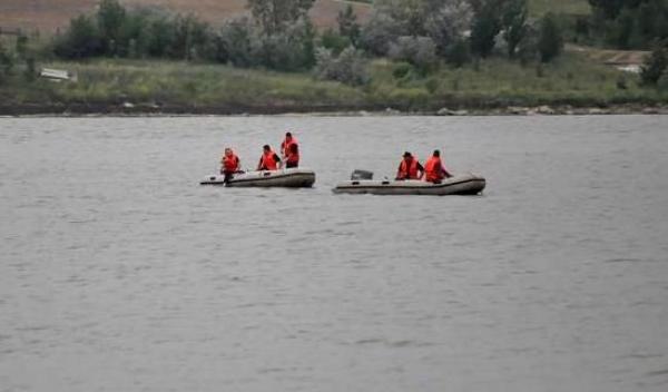 Fetiţă înecată în Sitna, recuperată de pompieri