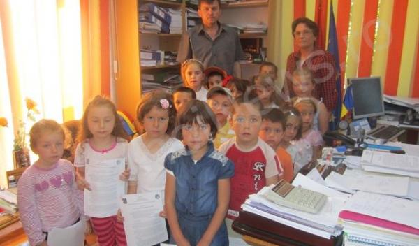 Preşcolari de la Grădiniţa din Dumbrăviţa în vizită la Primăria comunei Ibăneşti_03