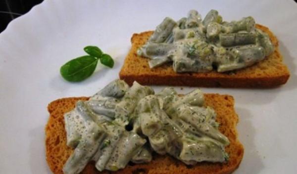 Tartine cu fasole verde