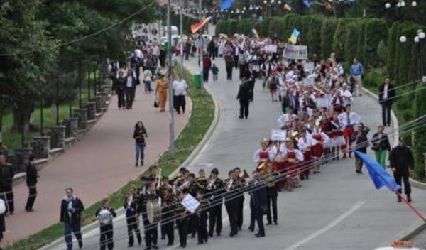 parada festivalul mugurelul