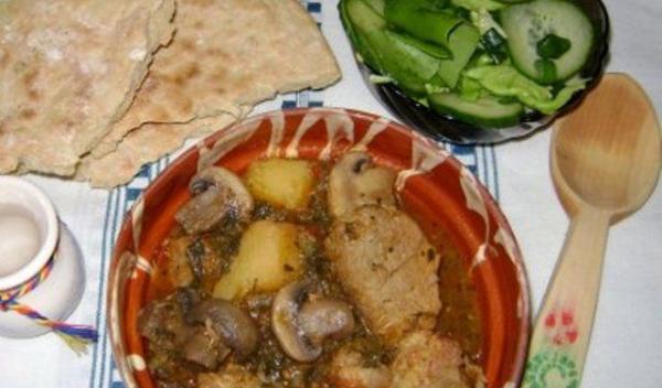tocanita-de-porc-cu-ciuperci