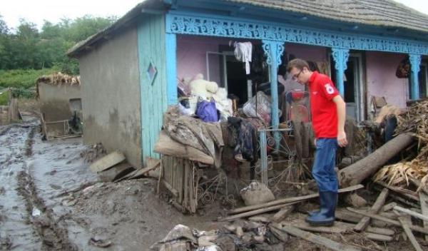 Victimele inundatiilor din Galati au nevoie de tine!