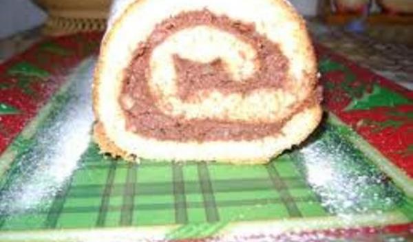Ruladă cu cremă de nucă