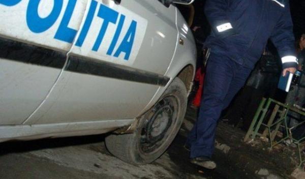 Un șofer băut a avariat o mașină parcată