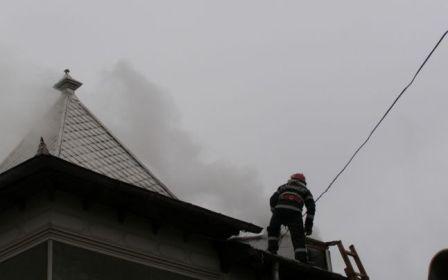 incendiu cos fum
