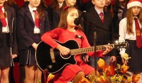 Spectacol de Craciun Liceul Regina Maria Dorohoi003
