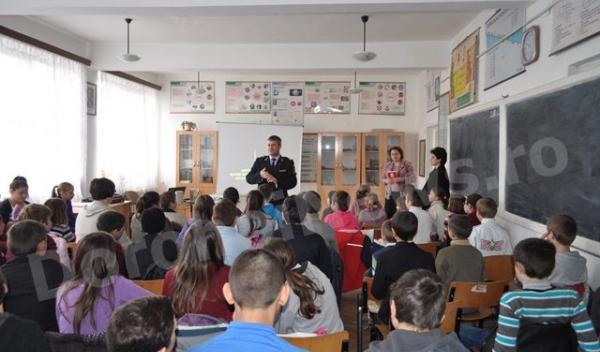 Activitate pompieri la Scoala A.I.Cuza Dorohoi_03