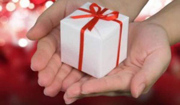 Dăruieşte bucurie! Poţi fi primul care aduce sărbătoare în sufletele lor
