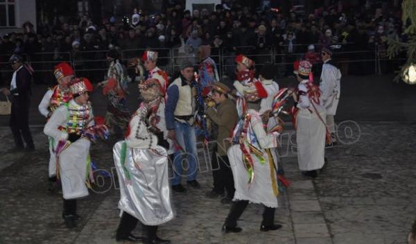 Parada Formatiilor de Datini si Obiceiuri 2013 Dorohoi_Banda Broscauti 2_37