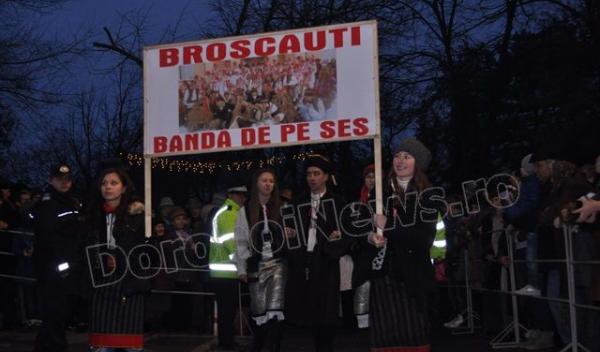 Parada Formatiilor de Datini si Obiceiuri 2013 Dorohoi_Banda Broscauti 1_01