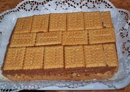 Prăjitură cu biscuiți și cremă de vanilie