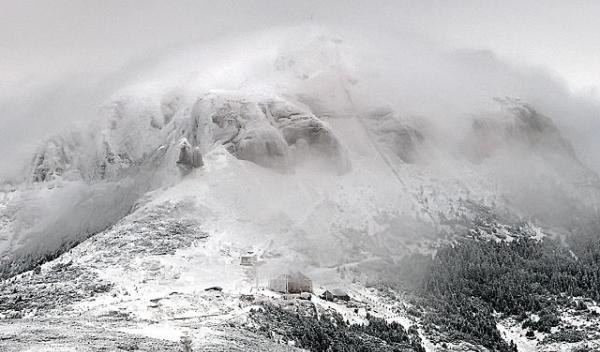 masivul-ceahlau-iarna