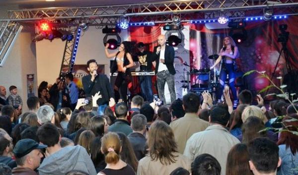 Alb Negru - Concert aniversar Uvertura Mall Botosani 1