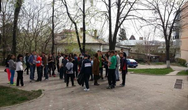 Elevii de la Şcoala Gimnazială Nr. 1  în vizită la Judecătoria Dorohoi_11
