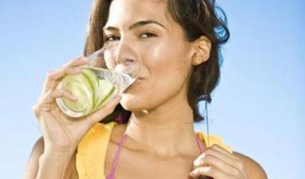 cum-slabesti-si-ti-detoxifici-organismul-cu-lamaie