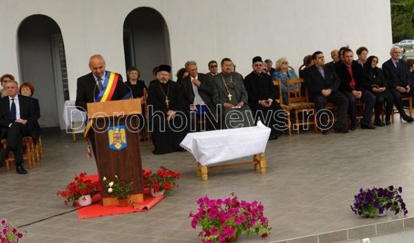 Amfiteatru inaugurat la Pomârla în prezenţa mai multor profesori universitari_16