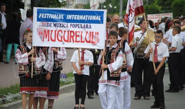 Festivalul Mugurelul Dorohoi 2014_parada_98