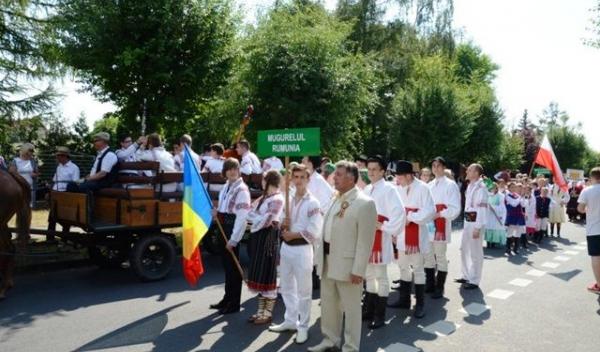 Ansamblul-Mugurelul-Mărgineanca-Polonia033