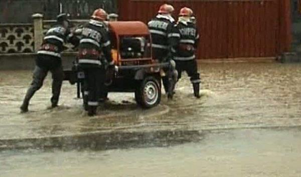 pompieri_inundatii