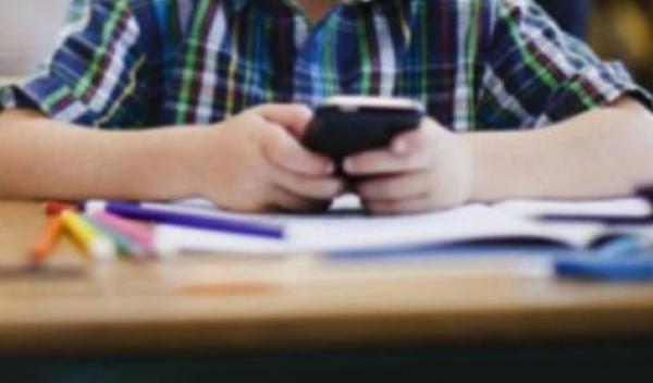 fara telefon mobil la şcoală