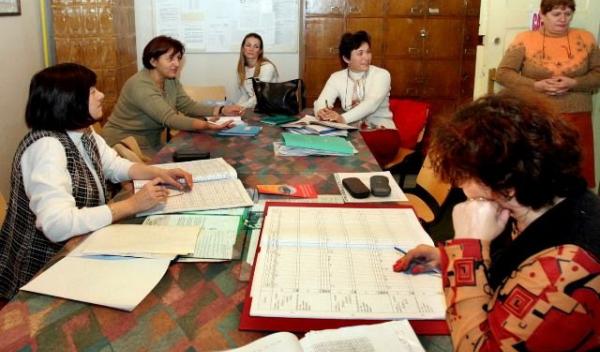 Mai mulți bani pentru profesori